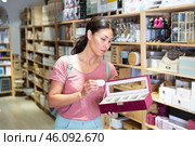 Woman choosing cosmetic storage box. Стоковое фото, фотограф Яков Филимонов / Фотобанк Лори