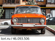 Раритетный автомобиль (2020 год). Редакционное фото, фотограф Юлия Орина / Фотобанк Лори