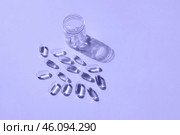 Pills and glass pill bottle on yellow background. Big golden tablets. Omega 3 capsules. Close up, top view. Health care concept. Healthy every day fatty acids nutritional supplement dosage. Flat lay. Стоковое фото, фотограф Марина Демидюк / Фотобанк Лори