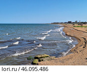 Каспийское море, город Дербент, Республика Дагестан, Россия. Вид на берег Каспийского моря. Стоковое фото, фотограф Андрей Степанов / Фотобанк Лори