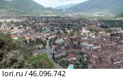 Город Рива дель Гарда. Вид с Бастиона. Италия. Май. The city Riva del Garda. View from the Bastion. Italy. May. Стоковое видео, видеограф Горшков Александр / Фотобанк Лори