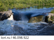 Равниный водопад Воицкий падун солнечным июльским днем. Карелия. Стоковое фото, фотограф Виктор Карасев / Фотобанк Лори