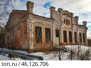 Город Тобольск. Улица Мира, дом 5. Старинный двухэтажный дом (Бывший магазин купца Голева-Лебедева, а позже - купца Янушкевича) (2015 год). Стоковое фото, фотограф Александр Тараканов / Фотобанк Лори