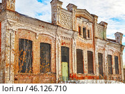 Город Тобольск. Улица Мира, дом 5. Старинный двухэтажный дом (Бывший магазин купца Голева-Лебедева, а позже - купца Янушкевича) (2015 год). Стоковое фото, фотограф Александр Тараканов / Фотобанк Лори