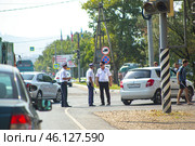 Traffic police stop traffic violators at an intersection (2019 год). Редакционное фото, фотограф Коханова Наталья / Фотобанк Лори