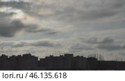 Пробегающие облака. Стоковое видео, видеограф Максим Филипович / Фотобанк Лори