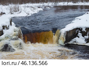 Водопад Воицкий Падун  февральским днем. Надвоицы, Карелия (2019 год). Стоковое фото, фотограф Виктор Карасев / Фотобанк Лори