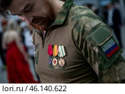 Поэт Алексей Шорохов во время концерта "Синий платочек Победы", посвященного 80-летию Победы в Великой Отечественной войне на выставке-форуме "Уникальная Россия" в Гостином дворе города Москвы, Россия. Редакционное фото, фотограф Николай Винокуров / Фотобанк Лори