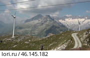 Альпы и ветряки с вершины горы Gutsch. Андерматт. Швейцария. Июль. Alps and windmills from the top of Mount Gutsch. Andermatt. Switzerland. July. Стоковое видео, видеограф Горшков Александр / Фотобанк Лори