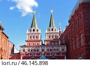 Башни Воскресенских ворот на фоне синего неба. Москва, 2016 год. Стоковое фото, фотограф Photolart / Фотобанк Лори