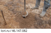 Using an auger method for digging and extracting soil samples from the land surface. Стоковое видео, видеограф Громов Александр / Фотобанк Лори