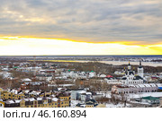Вид с обзорной площадки Тобольского Кремля на нижнюю часть города, реку Иртыш и собор Захария и Лисаветы. Город Тобольск (2015 год). Стоковое фото, фотограф Александр Тараканов / Фотобанк Лори