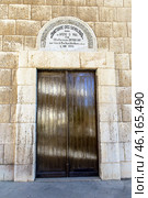 Wooden door at the entrance to an ancient Greek Catholic church built in 1925 in the city of Damascus. Republic of Syria. Стоковое фото, фотограф Евгений Ткачёв / Фотобанк Лори
