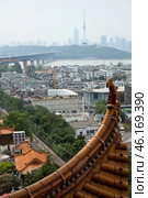 View to the west with Tortoise Hill and the Tortoise Mountain TV Tower. Wuhan, China. (2024 год). Редакционное фото, фотограф Кекяляйнен Андрей / Фотобанк Лори