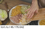 The boiled egg is sliced into pieces and placed on a cutting board, adding a delicious touch to the French salad. Стоковое видео, видеограф Strunov David / Фотобанк Лори