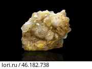 Druse of yellow smoky quartz on a black background. Стоковое фото, фотограф Евгений Ткачёв / Фотобанк Лори