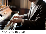 Pianist plays the piano. Стоковое AI-изображение, AI-художник Дмитрий Киселёв / Фотобанк Лори