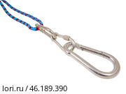 Карабин и веревка на белом фоне. Carabiner and rope on a white background. Стоковое фото, фотограф Татьяна Д / Фотобанк Лори
