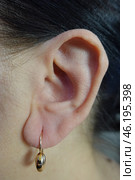Ухо с серьгой в виде капли. Ушная раковина, лор. Ear with a droplet-shaped earring. Auricle, ENT. Стоковое фото, фотограф Юрий Пуликов / Фотобанк Лори