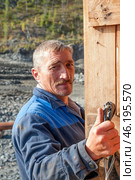 Портрет русского старателя ( Восточная Сибирь, Якутия ) (2009 год). Редакционное фото, фотограф Павел Просянов / Фотобанк Лори