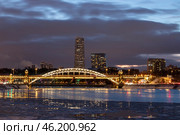 Россия. Москва. Вечерний вид на Краснолужский мост. Редакционное фото, фотограф Литвяк Игорь / Фотобанк Лори