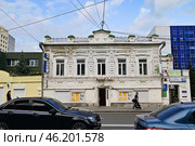 Город Екатеринбург, улица 8 Марта, дом 23 (Бывшее здание лавки мещанина Рязанова И.Д. (2024 год). Стоковое фото, фотограф Александр Тараканов / Фотобанк Лори