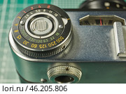 Karachev, Bryansk region Russia - February, 16, 2025: Retro photographic equipment of the USSR – FED-5 rangefinder film camera with an Industar-61L/D lens. Close-up. Virtual Museum of Electronics. Редакционное фото, фотограф Андрей Жигальцов / Фотобанк Лори