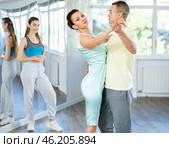 Female dance teacher performing waltz with male student. Стоковое фото, фотограф Яков Филимонов / Фотобанк Лори