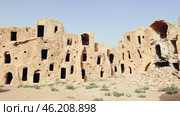 View of old Ksar Mgabla architecture with ruined storage areas in Tunisia. Стоковое видео, видеограф Яков Филимонов / Фотобанк Лори