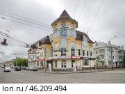 Торговый центр "Акварель" на улице Герцена в городе Рыбинске. Ярославская область, Россия (2024 год). Редакционное фото, фотограф Елена Коромыслова / Фотобанк Лори
