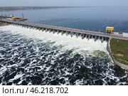 Волгоградская область. Волжский. Сброс воды на Волжской гидроэлектростанции (2022 год). Стоковое фото, фотограф Дмитрий Рогулин / ТАСС / Фотобанк Лори