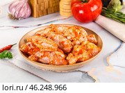 Raw marinated uncooked chicken wings. Стоковое фото, фотограф Андрей Старостин / Фотобанк Лори