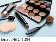 Set of cosmetics for contouring makeup on color background. Стоковое фото, фотограф Pixel_shot / Фотобанк Лори