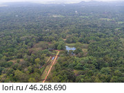 Вид на водный сад ( water garden ) с вершины Львиной скалы,  руины крепости Сигирия (Sigiriya). Шри-Ланка. Стоковое фото, фотограф Дымов Игорь / Фотобанк Лори