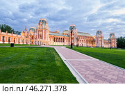 Evening view of the Ensemble of the Tsaritsyno Estate, the Grand Palace. Moscow, Russia (2009 год). Стоковое фото, фотограф Константин Лабунский / Фотобанк Лори