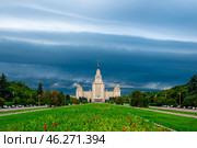 Thunderous dramatic view of the Stalin high-rise of Lomonosov Moscow State University. Russia (2017 год). Стоковое фото, фотограф Константин Лабунский / Фотобанк Лори