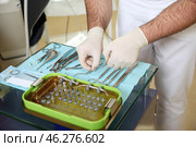 Hands of a dental surgeon during the operation. Стоковое фото, фотограф Ольга Зиновская / Фотобанк Лори