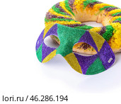 Festive cake for Mardi Gras (Fat Tuesday) holiday with mask on white background. Стоковое фото, фотограф Pixel_shot / Фотобанк Лори