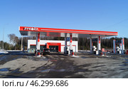 Заправочная станция "Лукойл" на трассе М-7 в Ковровском районе. Редакционное фото, фотограф Сергей Овчинников / Фотобанк Лори