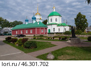 Церковь Сорока мучеников Севастийских и Варварская церковь. Печоры. Псковская область. (2020 год). Редакционное фото, фотограф Дымов Игорь / Фотобанк Лори