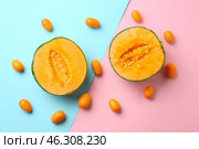 Tasty melon with kumquat on color background. Стоковое фото, фотограф Pixel_shot / Фотобанк Лори