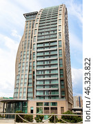 Skyscraper in the center of Baku. Republic of Azerbaijan (2024 год). Редакционное фото, фотограф Евгений Ткачёв / Фотобанк Лори
