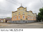 Рыбинск, Ярославская область, Россия. Дом № 21/43 на пересечении улиц Пушкина и Чкалова (2024 год). Редакционное фото, фотограф Елена Коромыслова / Фотобанк Лори