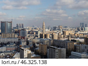 Башня Alcon Tower в архитектурном ансамбле Москвы. Стоковое фото, фотограф Антон Воронков / Фотобанк Лори