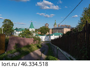 Вид на Староладожский Никольский монастырь в городе Старая Ладога на реке Волхов. Ленинградская область, Россия (2019 год). Стоковое фото, фотограф Дымов Игорь / Фотобанк Лори