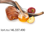 Honey with apples, shofar and challah on white background. Rosh Hashanah (Jewish New Year) celebration. Стоковое фото, фотограф Pixel_shot / Фотобанк Лори