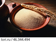 Bowl of active dry yeast and spikelet on wooden background. Стоковое фото, фотограф Pixel_shot / Фотобанк Лори