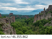 Вид на скалы Белоградчик (Belogradchik) ,природная достопримечательность, Болгария (2019 год). Стоковое фото, фотограф Дымов Игорь / Фотобанк Лори
