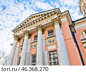 Храм Варвары Великомученицы на Варварке. Зима. Солнечный день. Улица Варварка, 2. Москва. Редакционное фото, фотограф E. O. / Фотобанк Лори