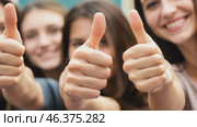 College Students with Thumbs Up gesture. Group of happy multiracial teenagers, boys and girls making like hand sign. Vote, winning or success. Closeup of people with yes sign or OK. Positive feedback. Стоковое AI-видео, аниматор Марина Демидюк / Фотобанк Лори